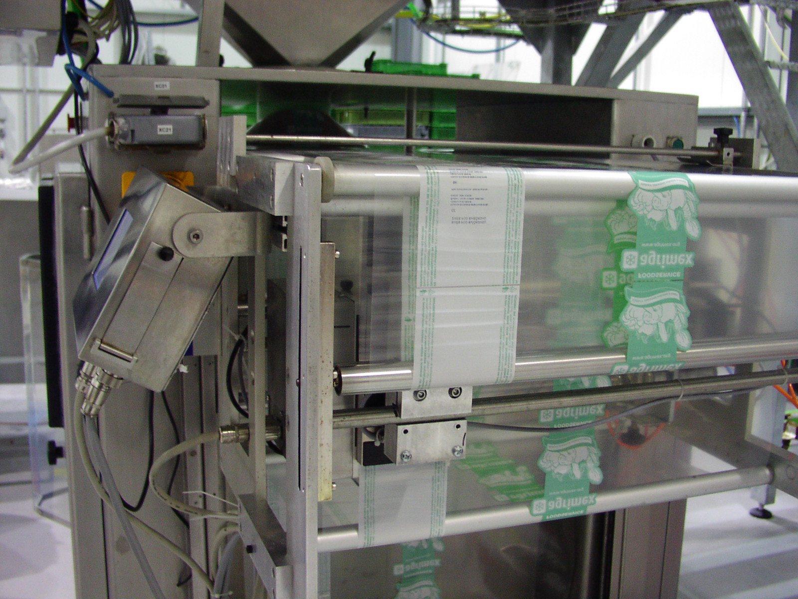 Kompletní označování výrobků v balicím stroji